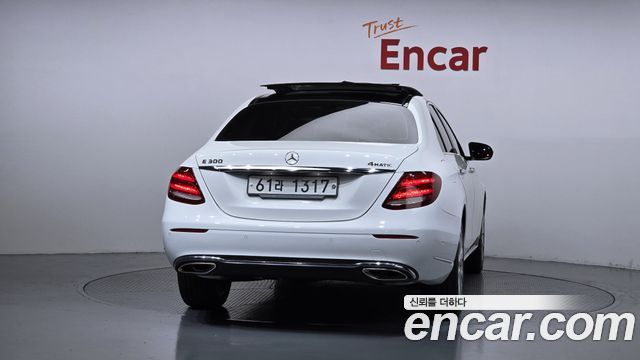 Mercedes-Benz E-Class 2017 — photo 4