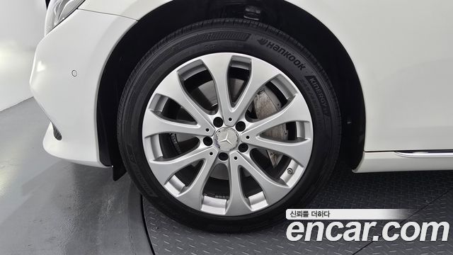 Mercedes-Benz E-Class 2017 — photo 5