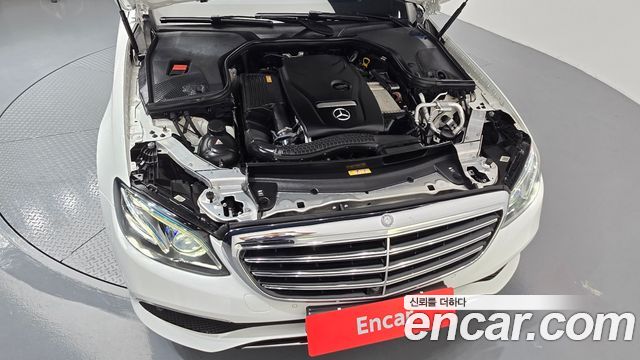 Mercedes-Benz E-Class 2017 — photo 6