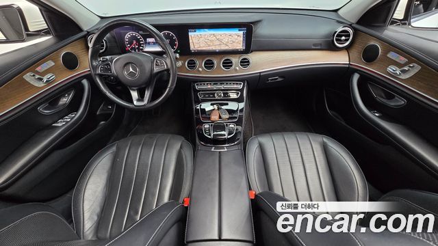 Mercedes-Benz E-Class 2017 — photo 7