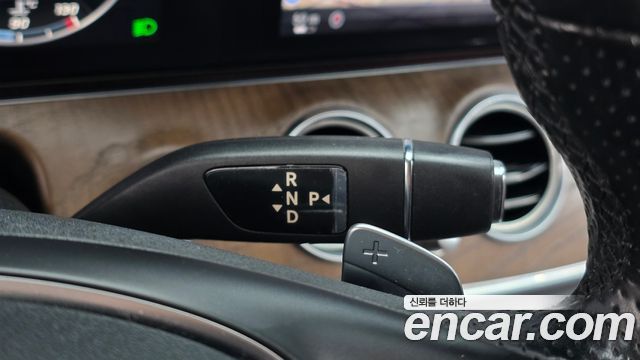 Mercedes-Benz E-Class 2017 — photo 9