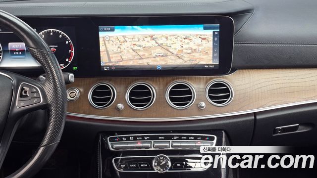 Mercedes-Benz E-Class 2017 — photo 17