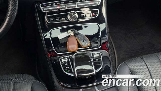 Mercedes-Benz E-Class 2017 — photo 18
