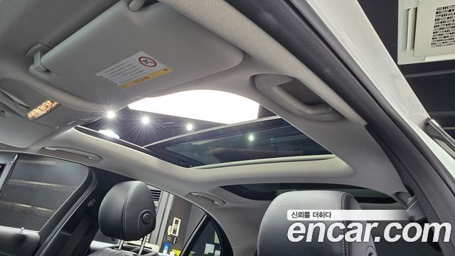 Mercedes-Benz E-Class 2017 — photo 20