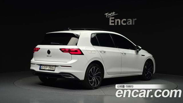 Volkswagen Golf 2023 — photo 2