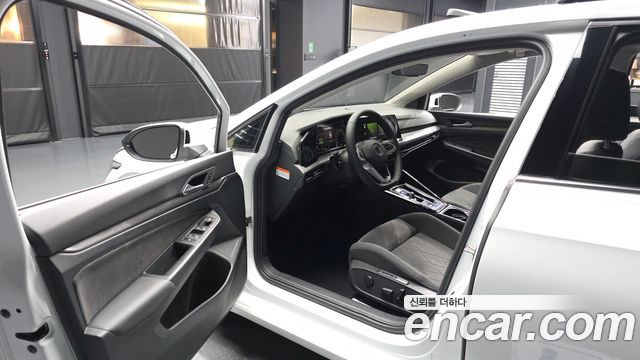 Volkswagen Golf 2023 — photo 10