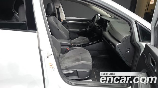 Volkswagen Golf 2023 — photo 11