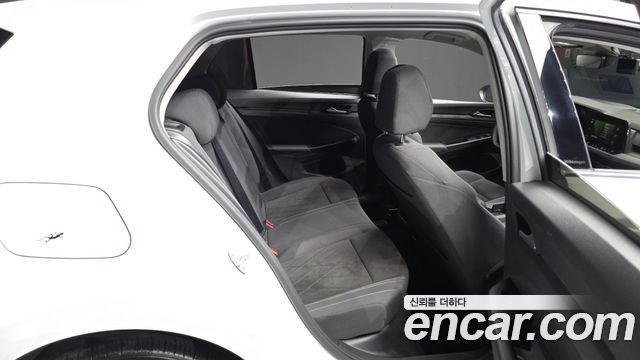 Volkswagen Golf 2023 — photo 12