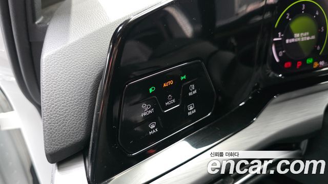 Volkswagen Golf 2023 — photo 18