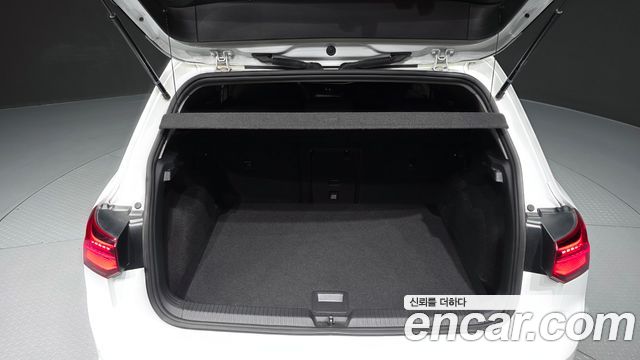 Volkswagen Golf 2023 — photo 20