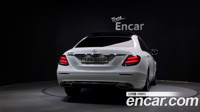 Mercedes-Benz E-Class 2019 — photo 4