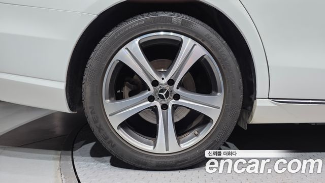 Mercedes-Benz E-Class 2019 — photo 5