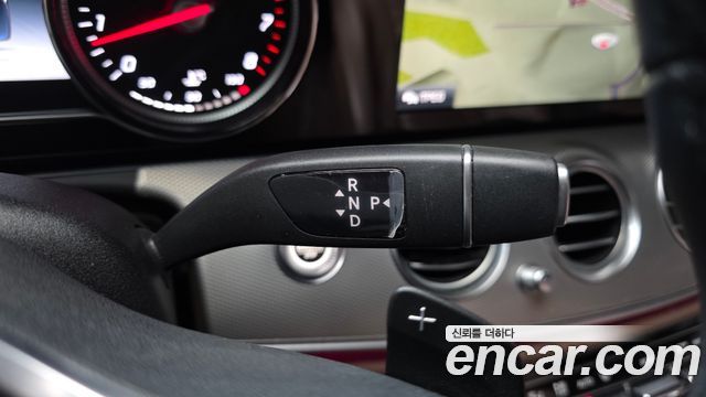 Mercedes-Benz E-Class 2019 — photo 12