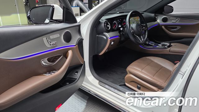 Mercedes-Benz E-Class 2019 — photo 13