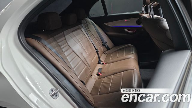 Mercedes-Benz E-Class 2019 — photo 17