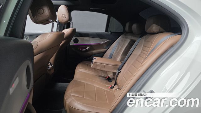 Mercedes-Benz E-Class 2019 — photo 18