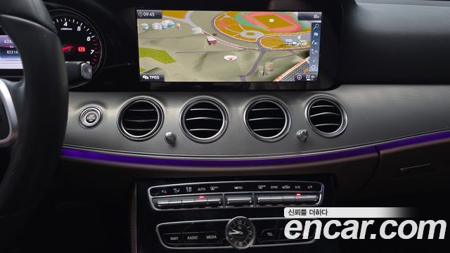 Mercedes-Benz E-Class 2019 — photo 20