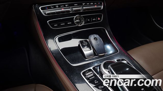 Mercedes-Benz E-Class 2019 — photo 22