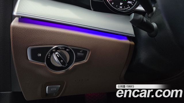 Mercedes-Benz E-Class 2019 — photo 25