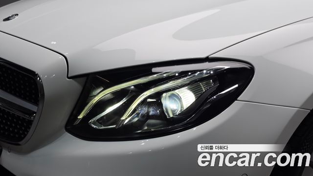 Mercedes-Benz E-Class 2019 — photo 8
