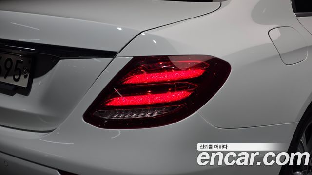 Mercedes-Benz E-Class 2019 — photo 9
