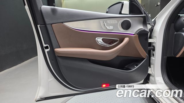 Mercedes-Benz E-Class 2019 — photo 14