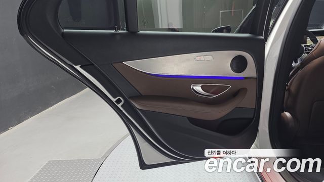 Mercedes-Benz E-Class 2019 — photo 15
