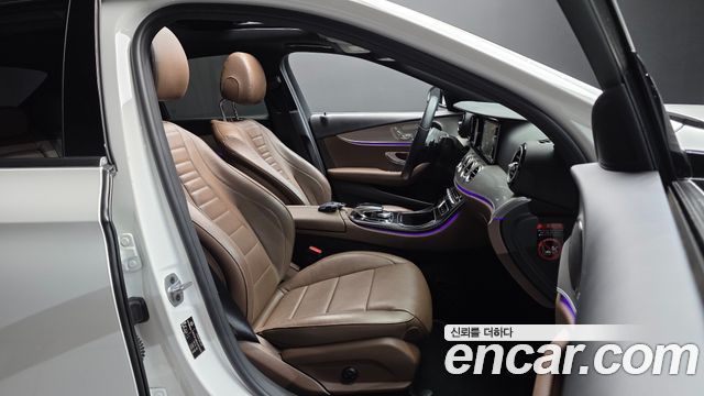 Mercedes-Benz E-Class 2019 — photo 16