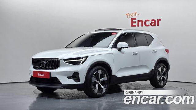 Volvo XC40 2023 — photo 1