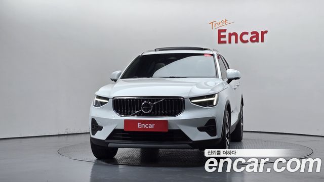 Volvo XC40 2023 — photo 3