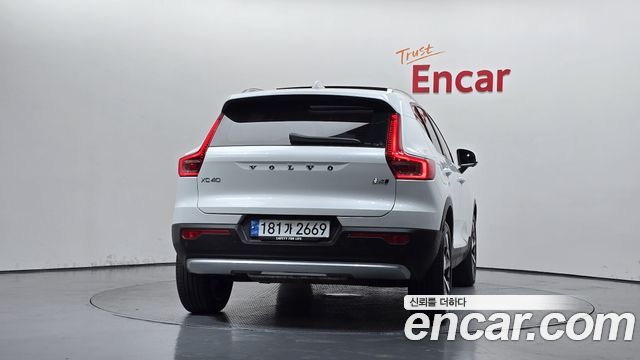 Volvo XC40 2023 — photo 4