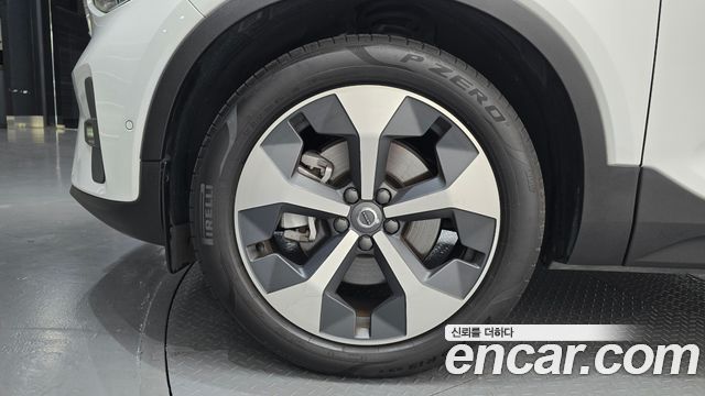 Volvo XC40 2023 — photo 5