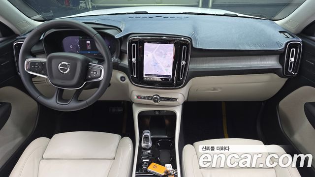 Volvo XC40 2023 — photo 10