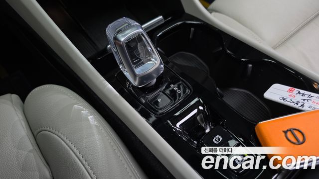 Volvo XC40 2023 — photo 12