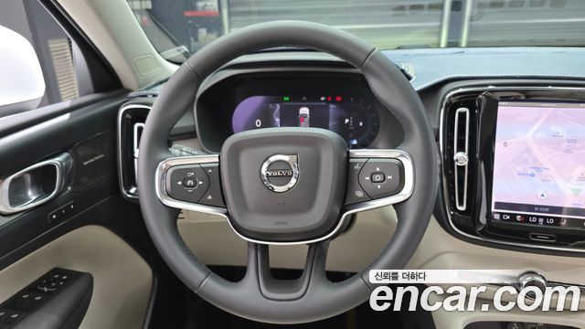 Volvo XC40 2023 — photo 19