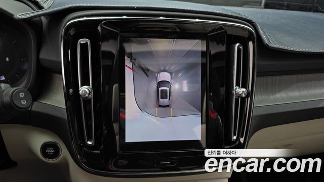 Volvo XC40 2023 — photo 22