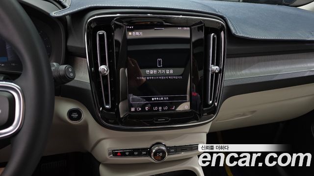 Volvo XC40 2023 — photo 23