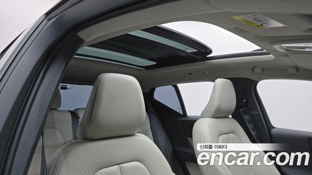 Volvo XC40 2023 — photo 24