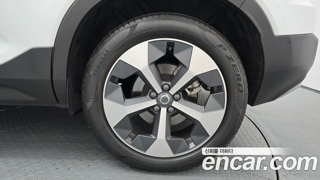Volvo XC40 2023 — photo 7