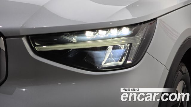 Volvo XC40 2023 — photo 8