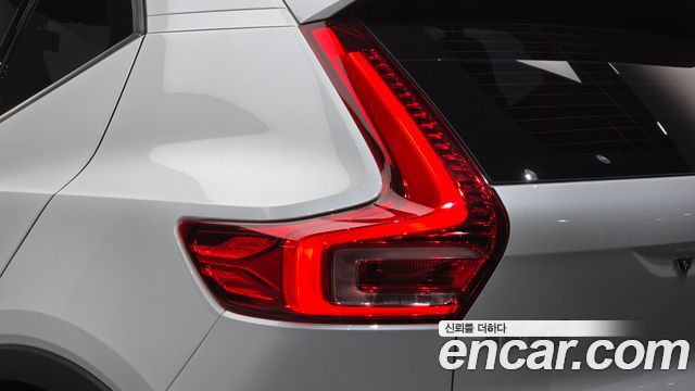 Volvo XC40 2023 — photo 9