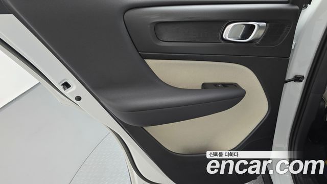 Volvo XC40 2023 — photo 15