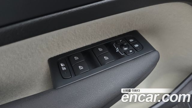 Volvo XC40 2023 — photo 30