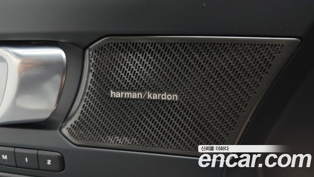 Volvo XC40 2023 — photo 33