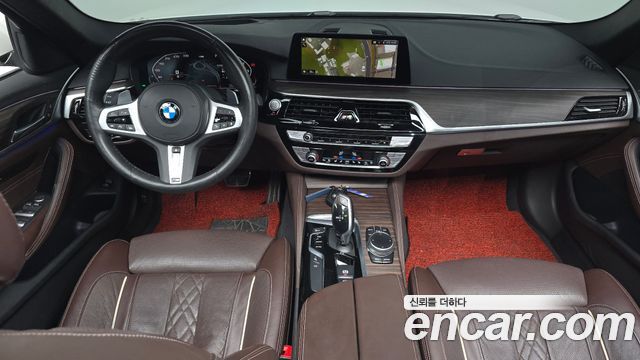 BMW 5-Series 2020 — photo 10