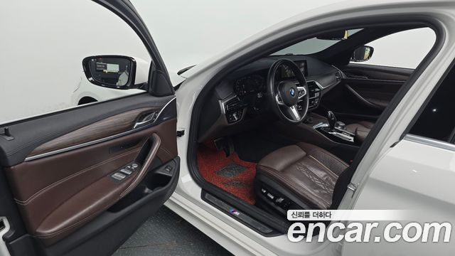 BMW 5-Series 2020 — photo 13