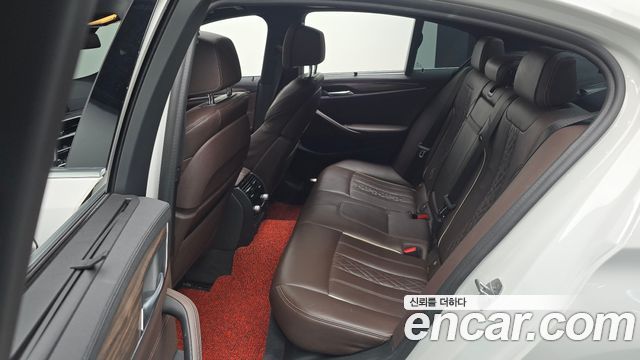 BMW 5-Series 2020 — photo 18
