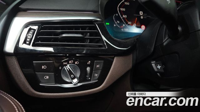 BMW 5-Series 2020 — photo 24
