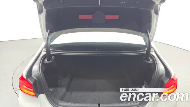 BMW 5-Series 2020 — photo 26