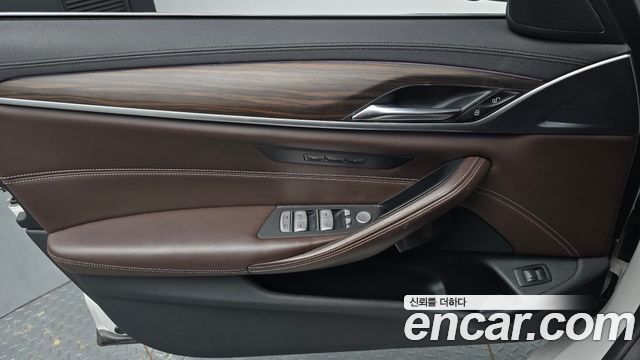 BMW 5-Series 2020 — photo 14